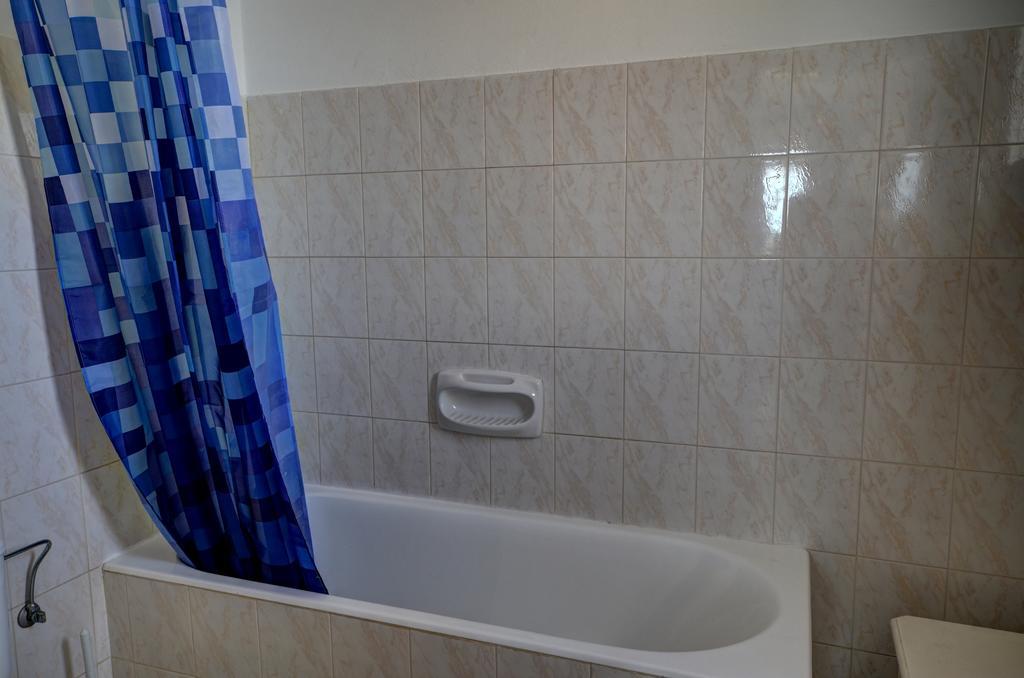 Renos Apartments Polis Eksteriør bilde