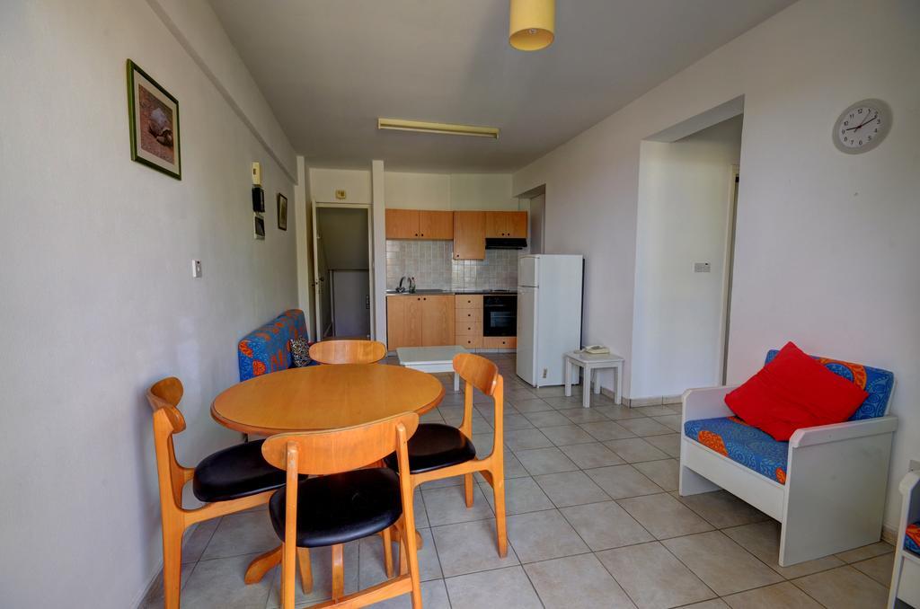 Renos Apartments Polis Eksteriør bilde